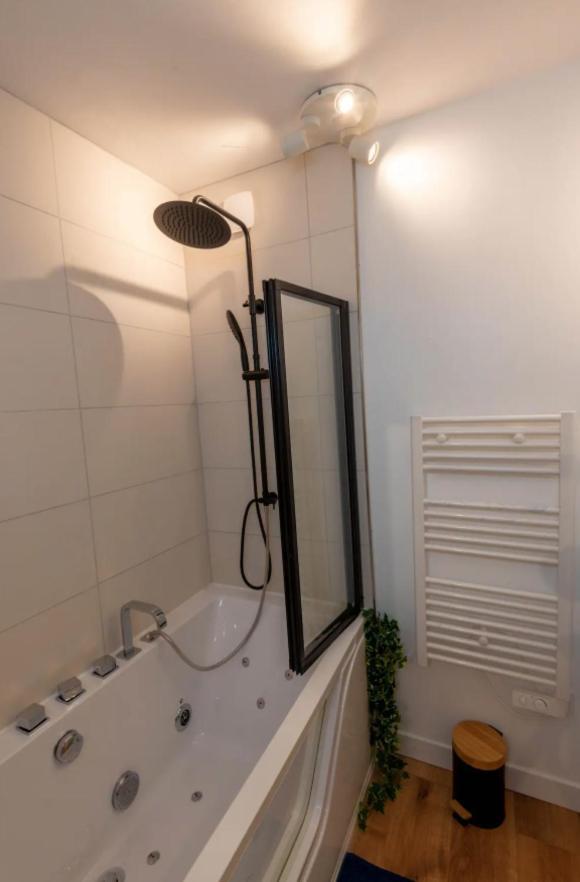 Balneo & Sauna, Sejour Detente Aux Teinturiers - Metro Charpennes - Garage Віллербанн Екстер'єр фото