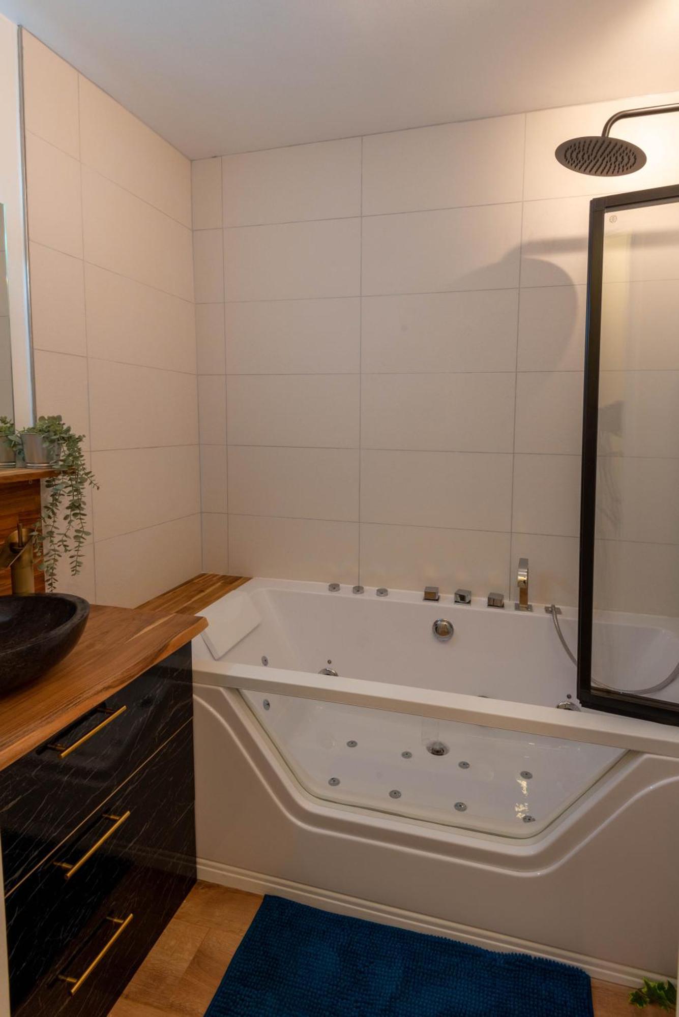 Balneo & Sauna, Sejour Detente Aux Teinturiers - Metro Charpennes - Garage Віллербанн Екстер'єр фото